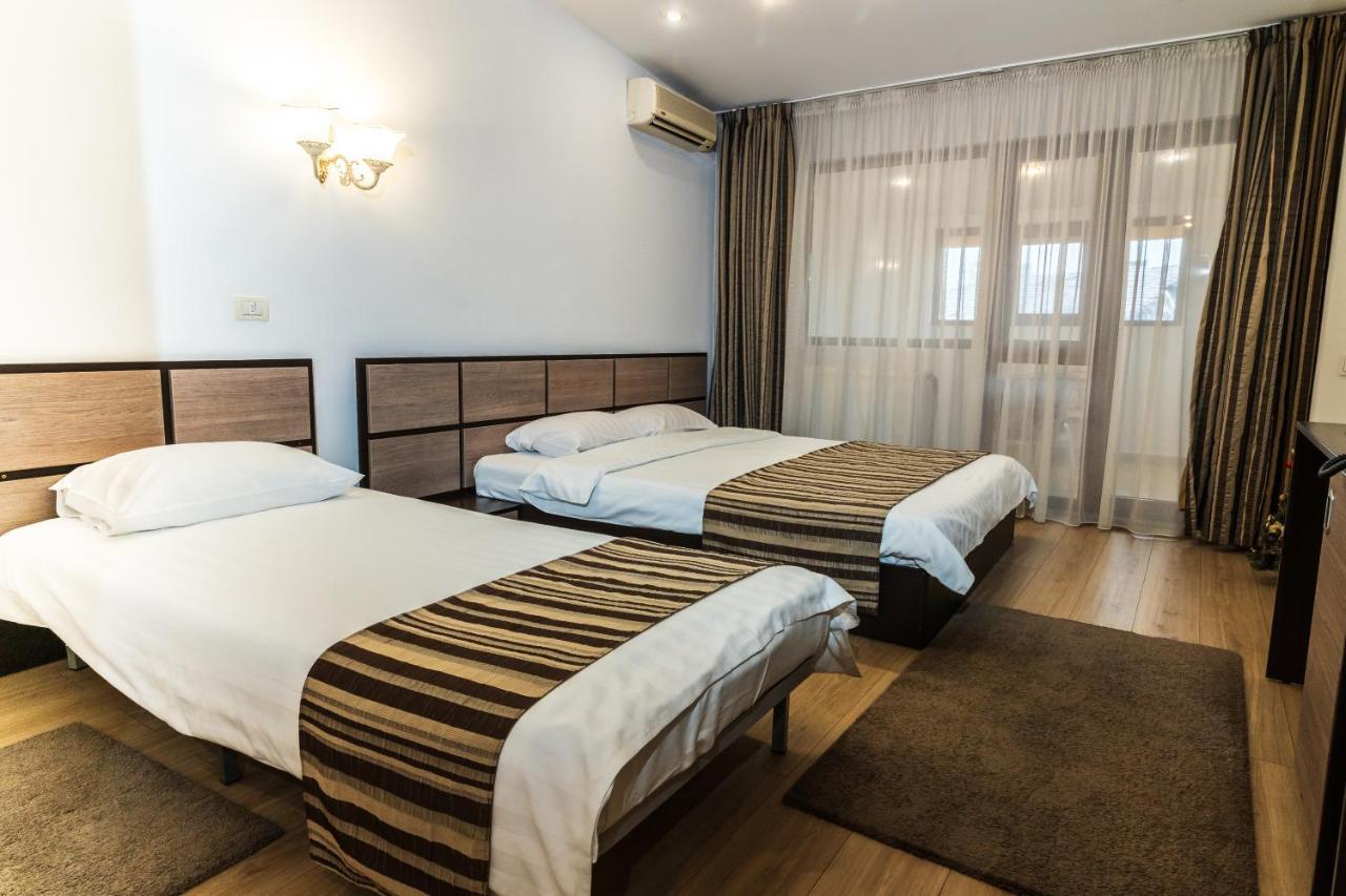 Hotel Royal Urziceni Ngoại thất bức ảnh